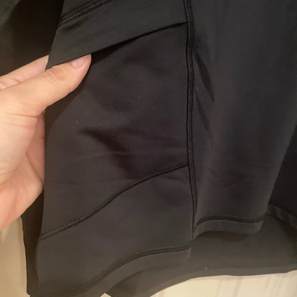 NWT Athleta Medium Black Long Sleeve Quick Drying Breathable Long Sleeve Top